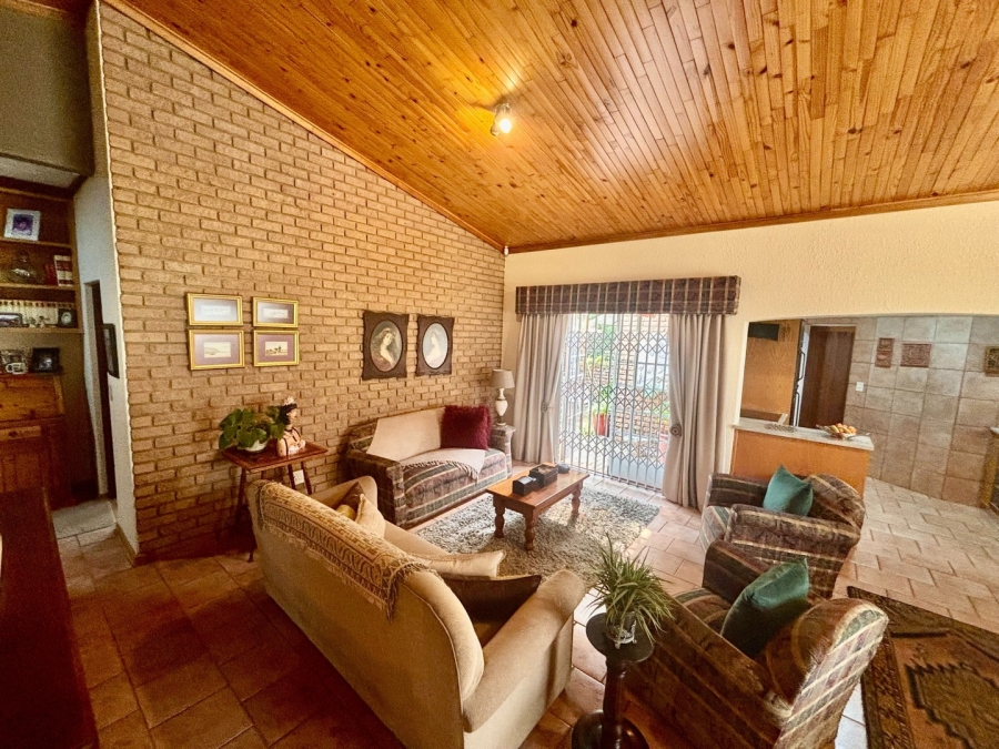 5 Bedroom Property for Sale in Wilkoppies North West